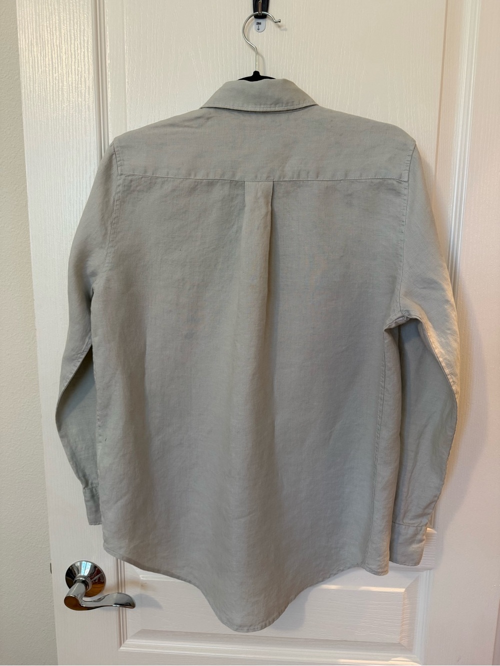 Quince European Linen Long Sleeve Women's Button-Down Shirt in Mist - Medium - Picture 7 of 10